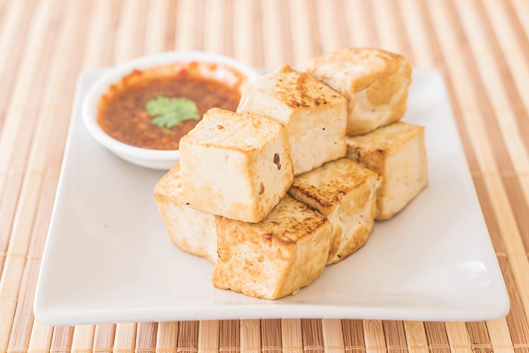 Tofu a la plancha, sustitutivo de la carne